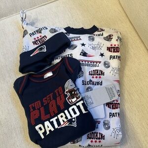 NWT Gerber New England Patriots football baby sleeper and onesie 6-9 months